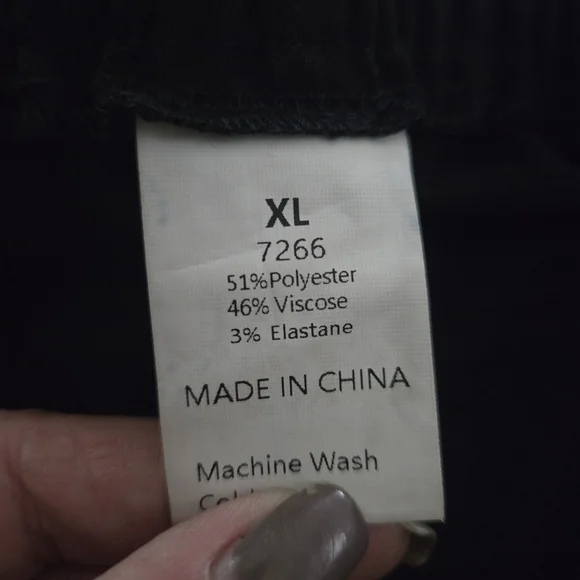 💚 2/$12 or 3/$17  PrettyGarden Black Vest & Shorts Set - Picture 6 of 9